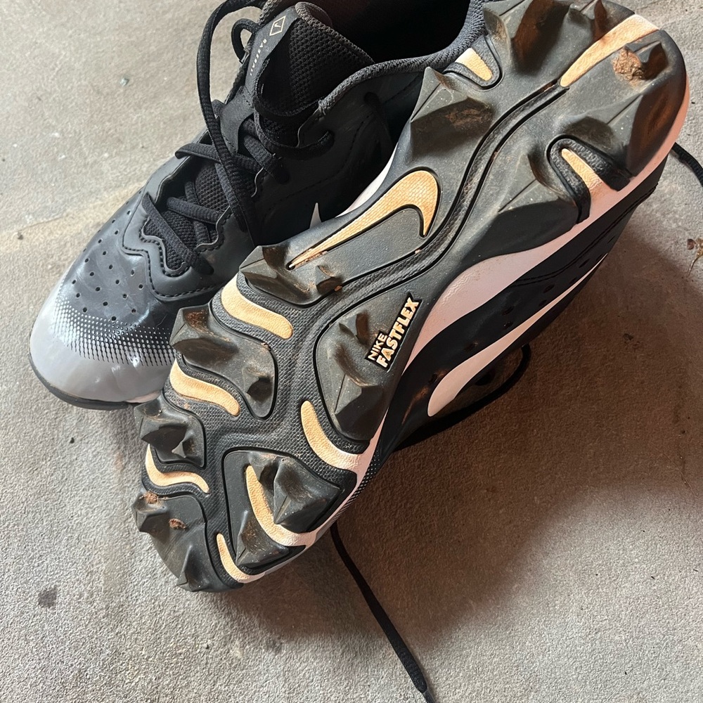 custom nike softball cleats